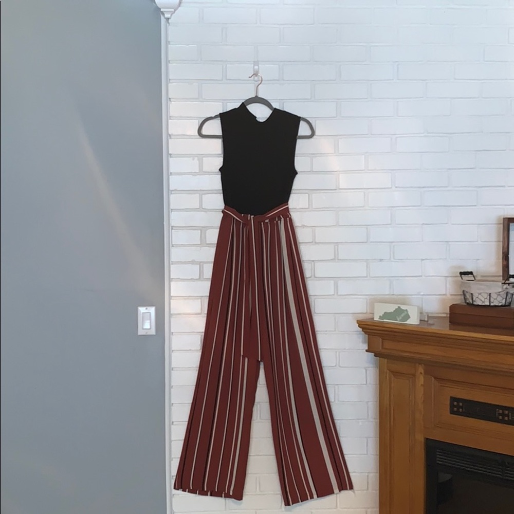 Fall jumpsuit with tie